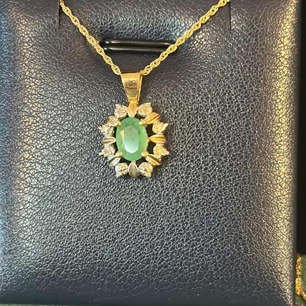 Genuine Emerald and Diamond pendant necklace and earrings set in 14k solid gold - Picture 6 of 8